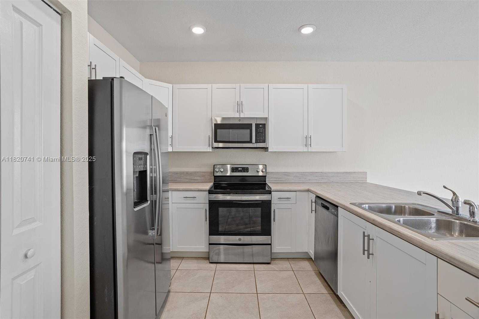 Small Image of 3411 WEST 112TH TER, Hialeah Number 6