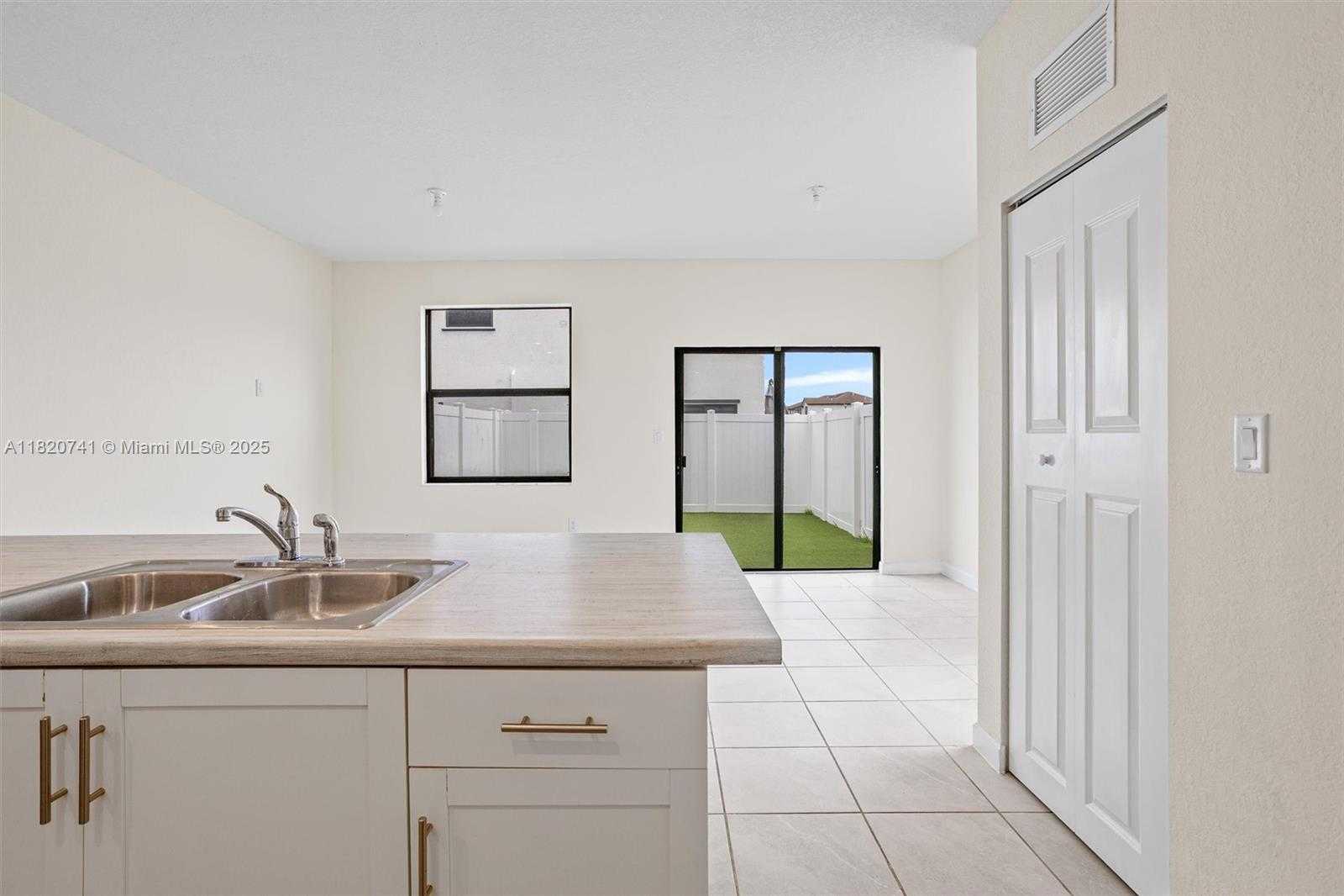 Small Image of 3411 WEST 112TH TER, Hialeah Number 7