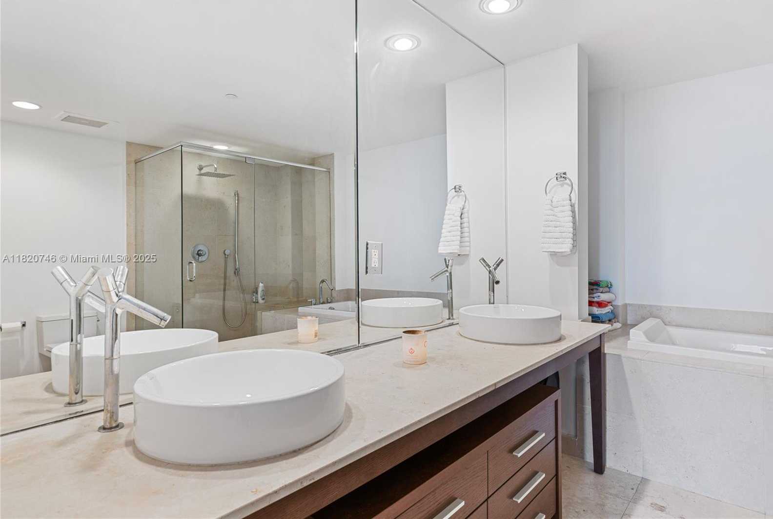Small Image of 495 BRICKELL AVE #905, Miami Number 10