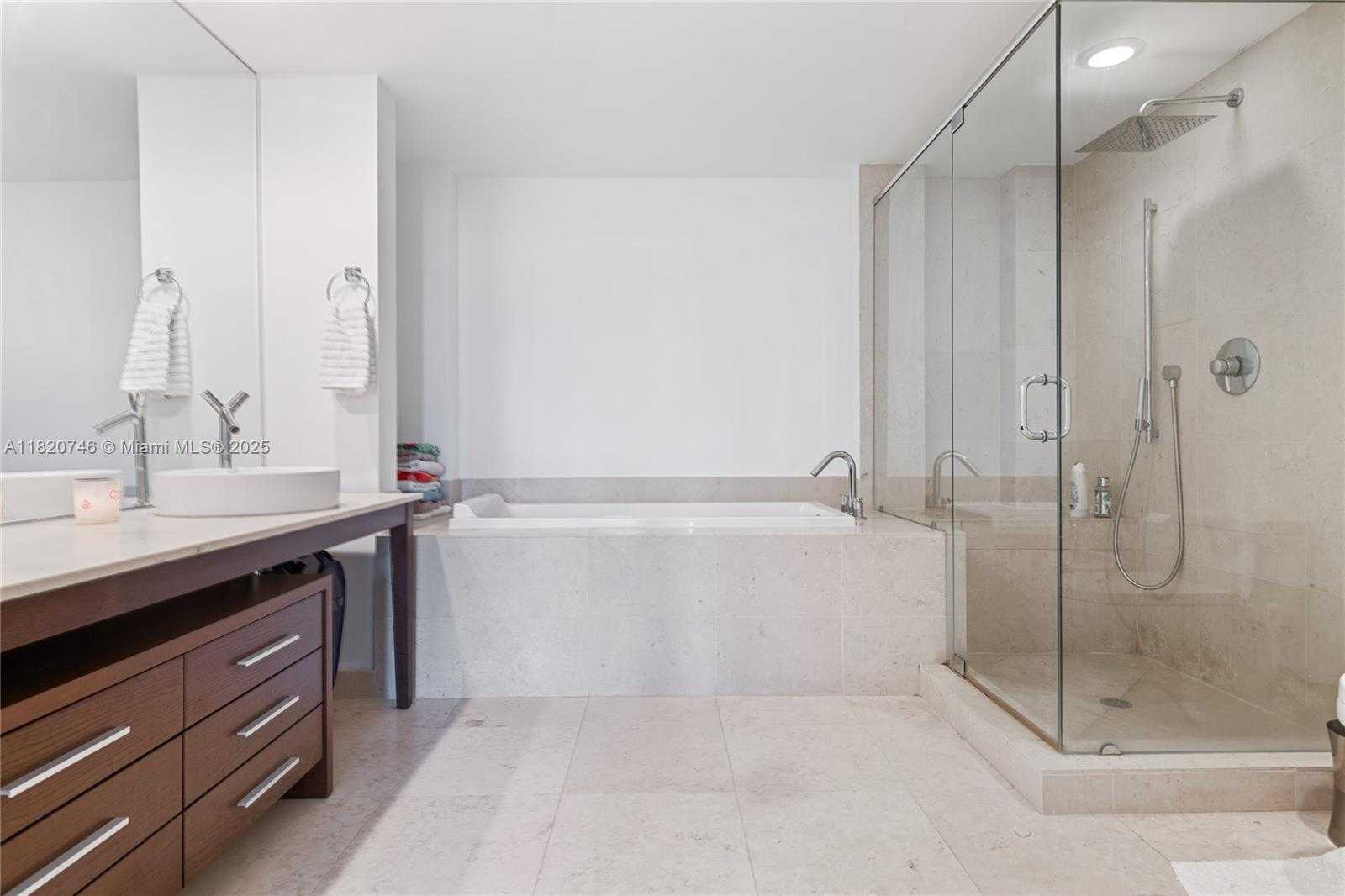 Small Image of 495 BRICKELL AVE #905, Miami Number 11