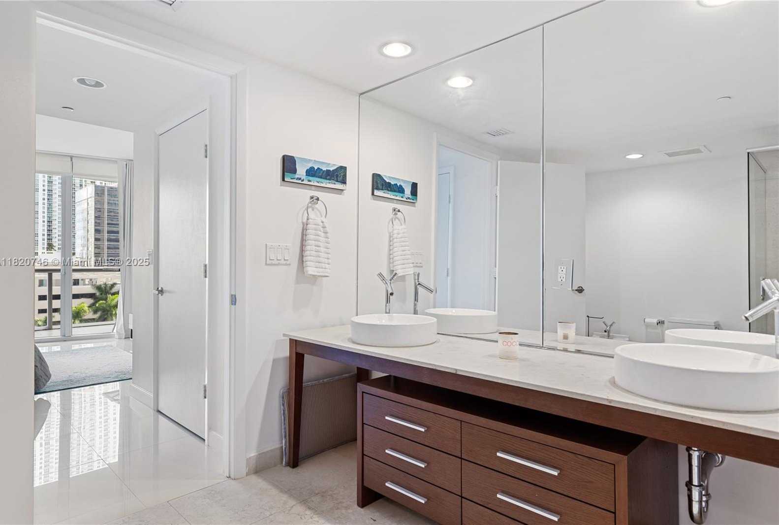 Small Image of 495 BRICKELL AVE #905, Miami Number 16