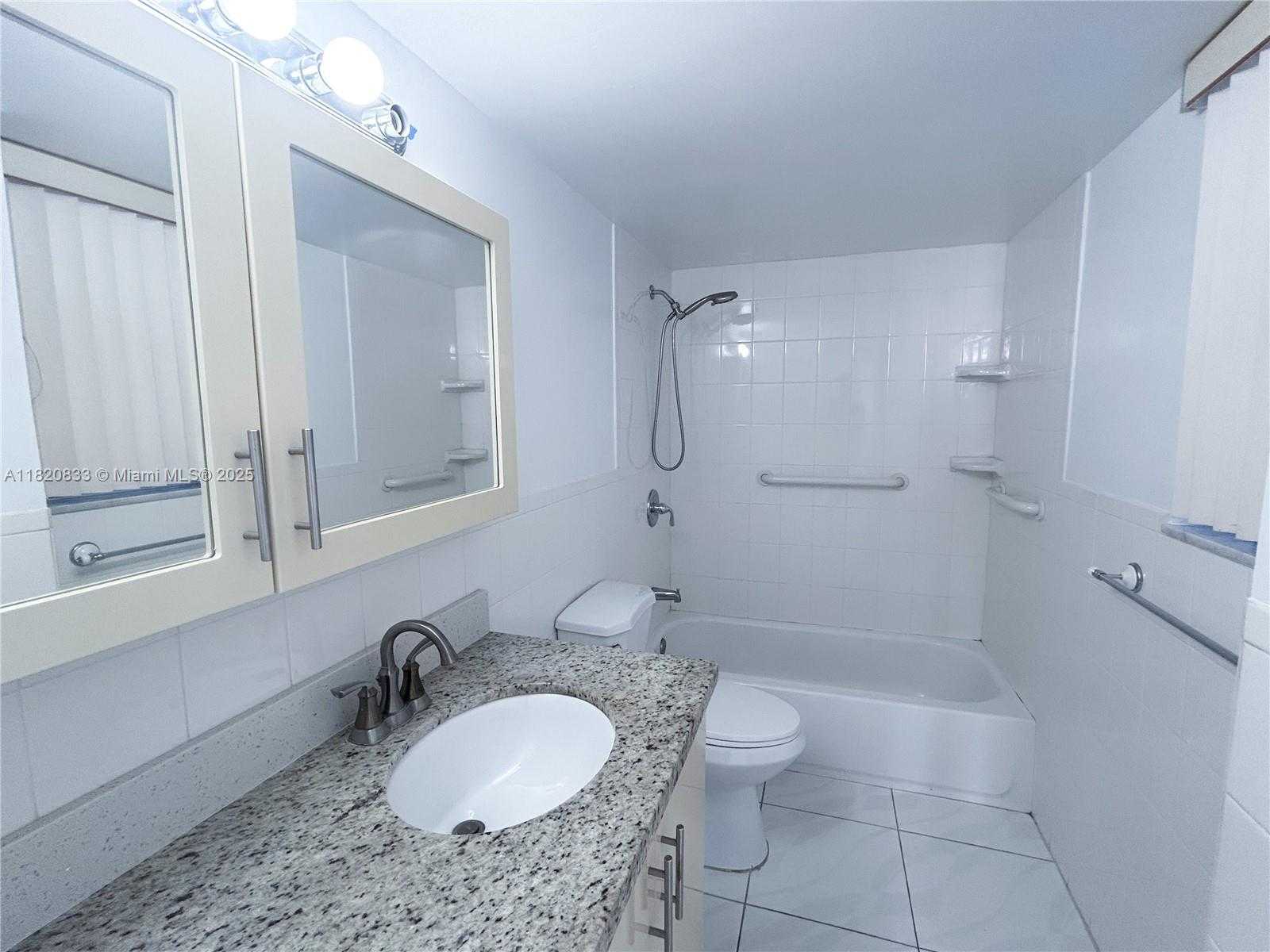 Small Image of 1800 COLLINS AVE #5C, Miami Beach Number 12