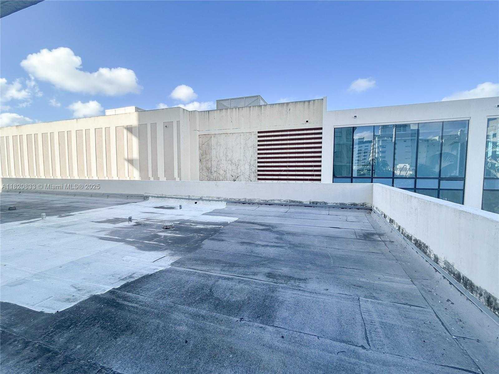Small Image of 1800 COLLINS AVE #5C, Miami Beach Number 13