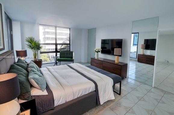 Small Image of 1800 COLLINS AVE #5C, Miami Beach Number 2