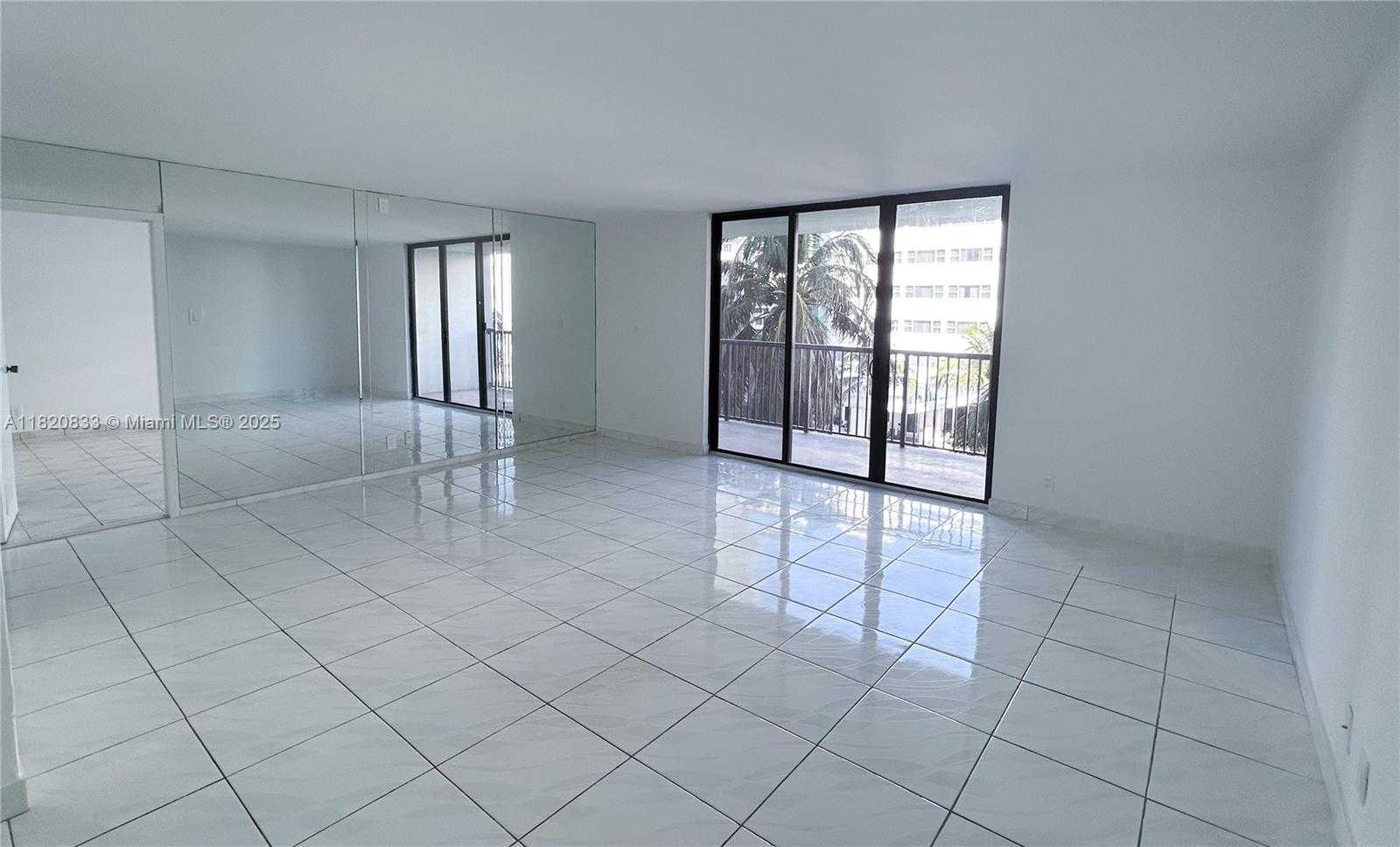 Small Image of 1800 COLLINS AVE #5C, Miami Beach Number 5