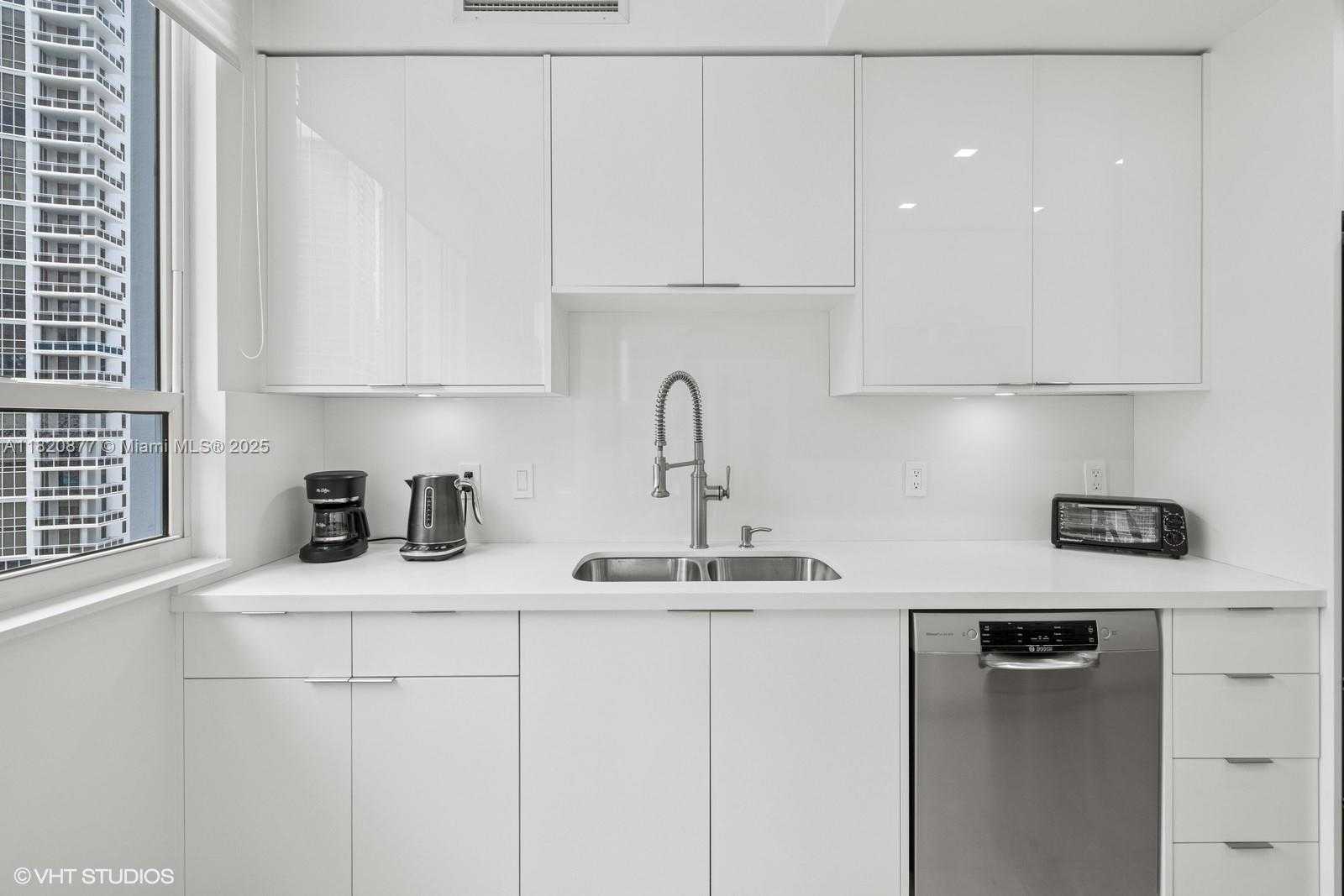 Small Image of 801 BRICKELL KEY BLVD #2202, Miami Number 5