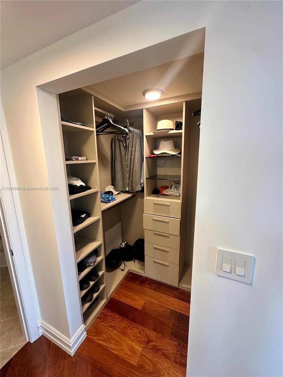 Small Image of 19501 WEST COUNTRY CLUB DR #914, Aventura Number 26