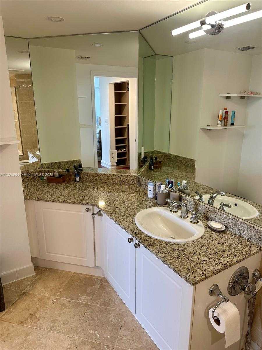 Small Image of 19501 WEST COUNTRY CLUB DR #914, Aventura Number 27
