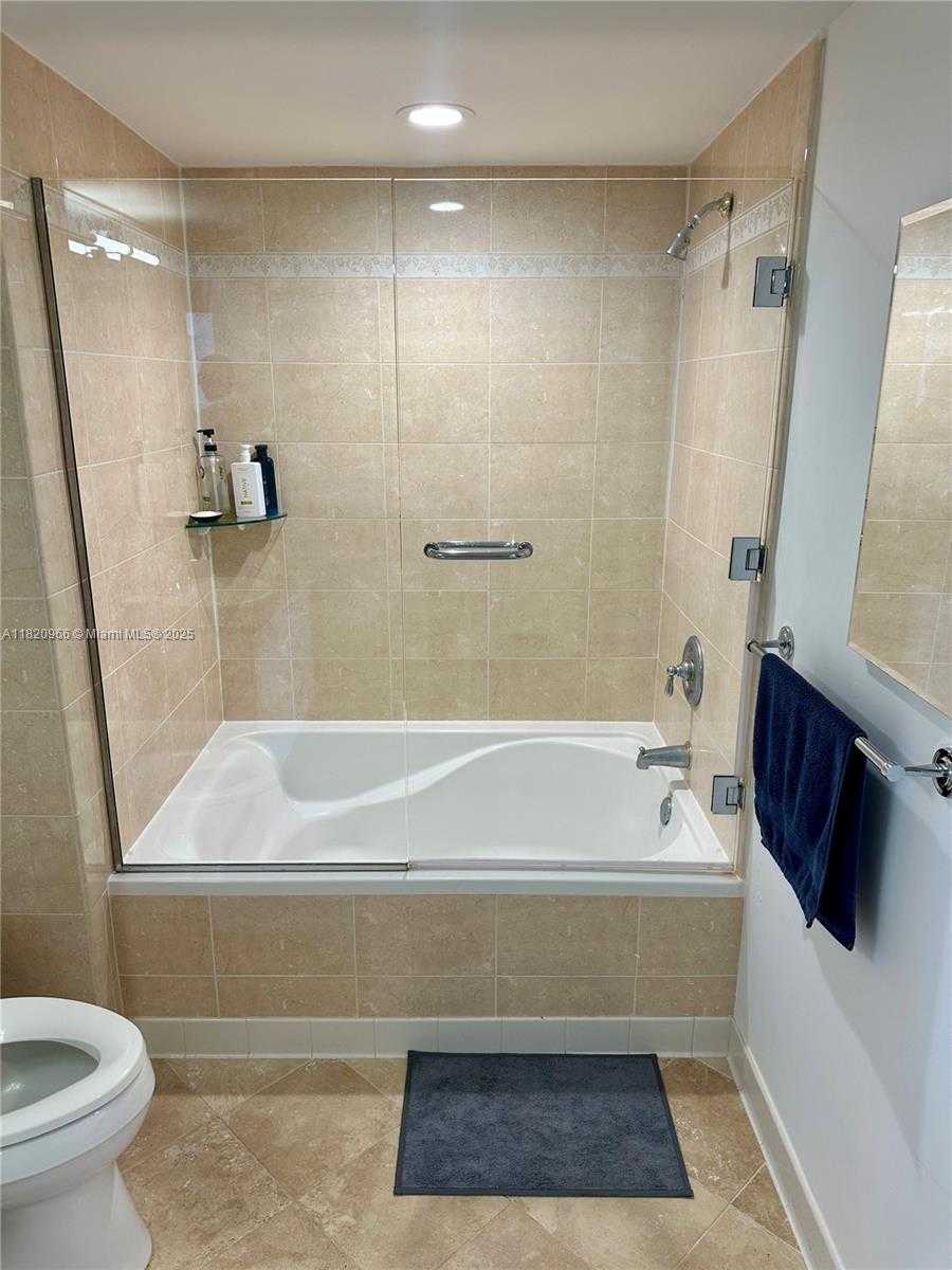 Small Image of 19501 WEST COUNTRY CLUB DR #914, Aventura Number 28