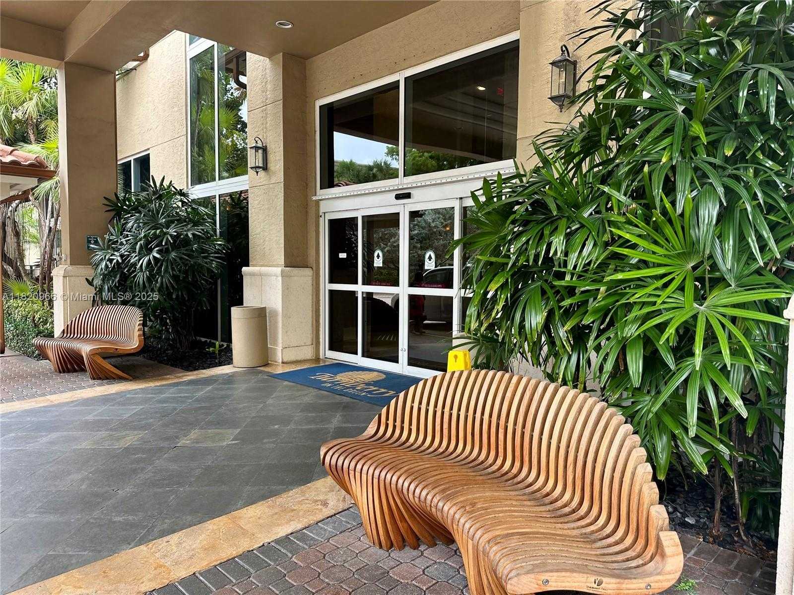 Small Image of 19501 WEST COUNTRY CLUB DR #914, Aventura Number 3