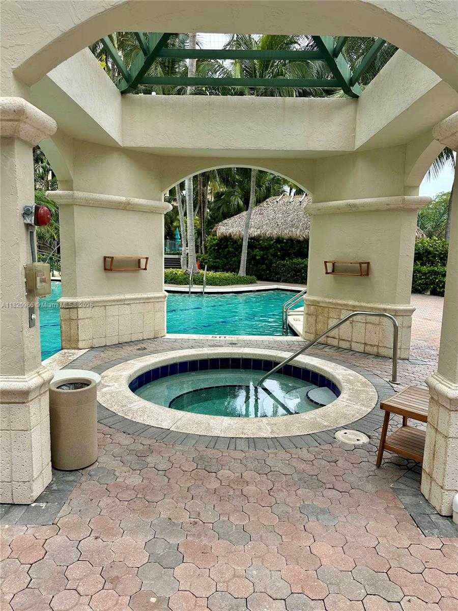 Small Image of 19501 WEST COUNTRY CLUB DR #914, Aventura Number 42