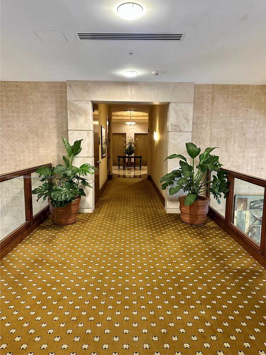 Small Image of 19501 WEST COUNTRY CLUB DR #914, Aventura Number 49