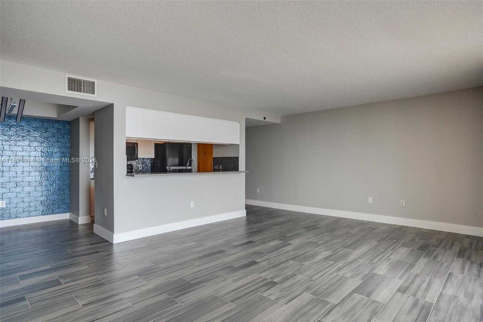 Small Image of 1200 BRICKELL BAY DR #2501, Miami Number 10