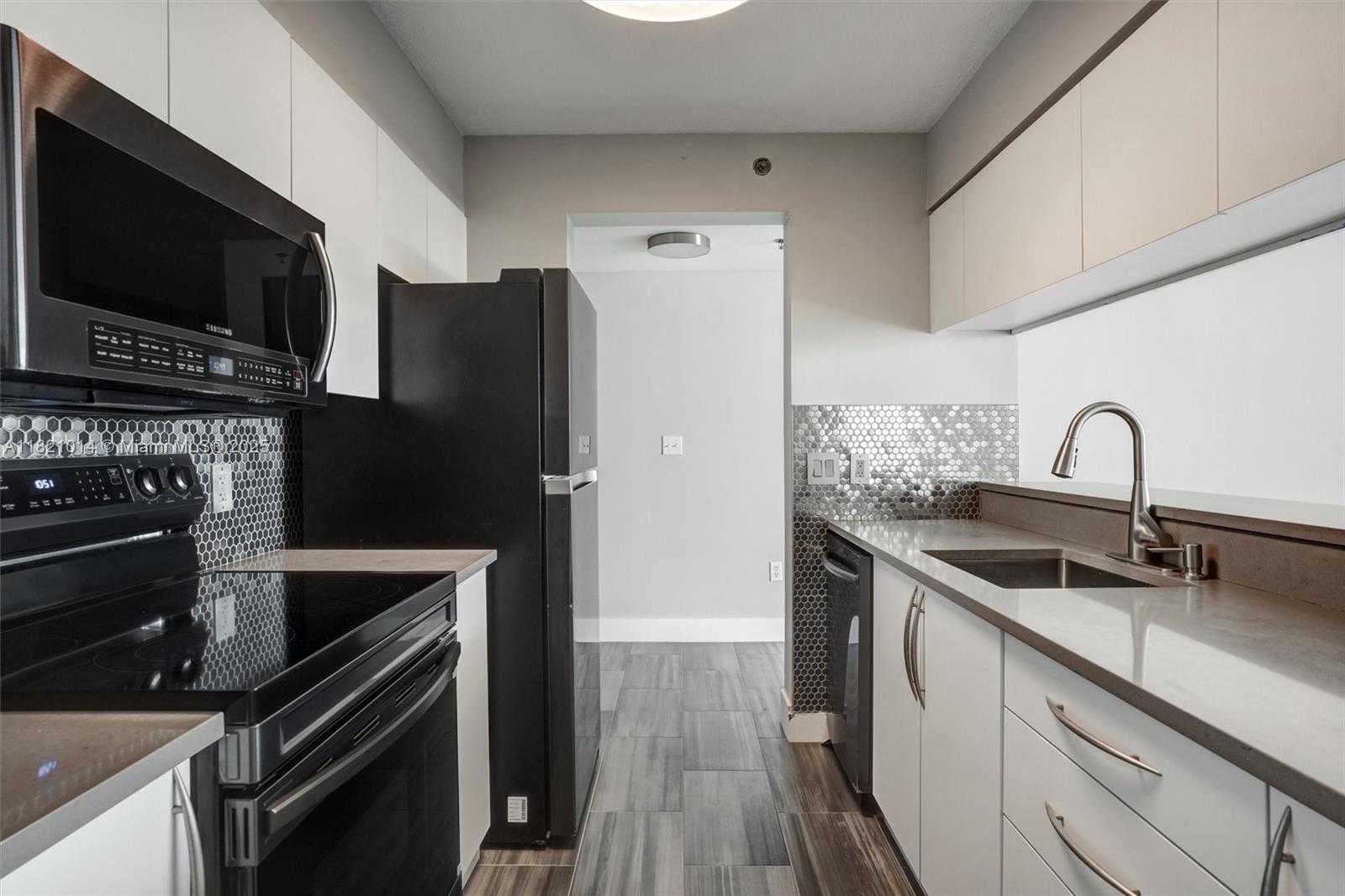 Small Image of 1200 BRICKELL BAY DR #2501, Miami Number 12