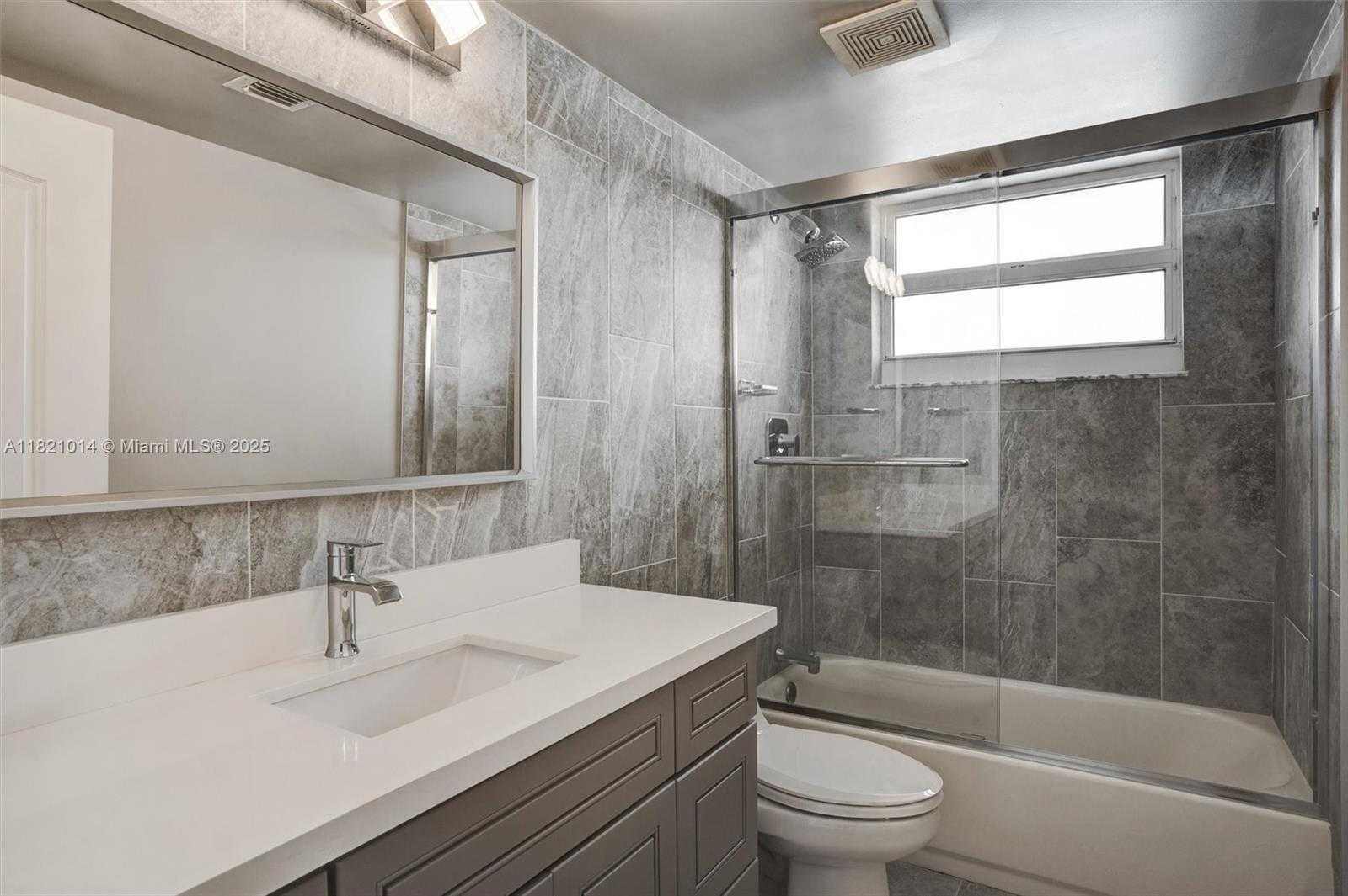 Small Image of 1200 BRICKELL BAY DR #2501, Miami Number 13