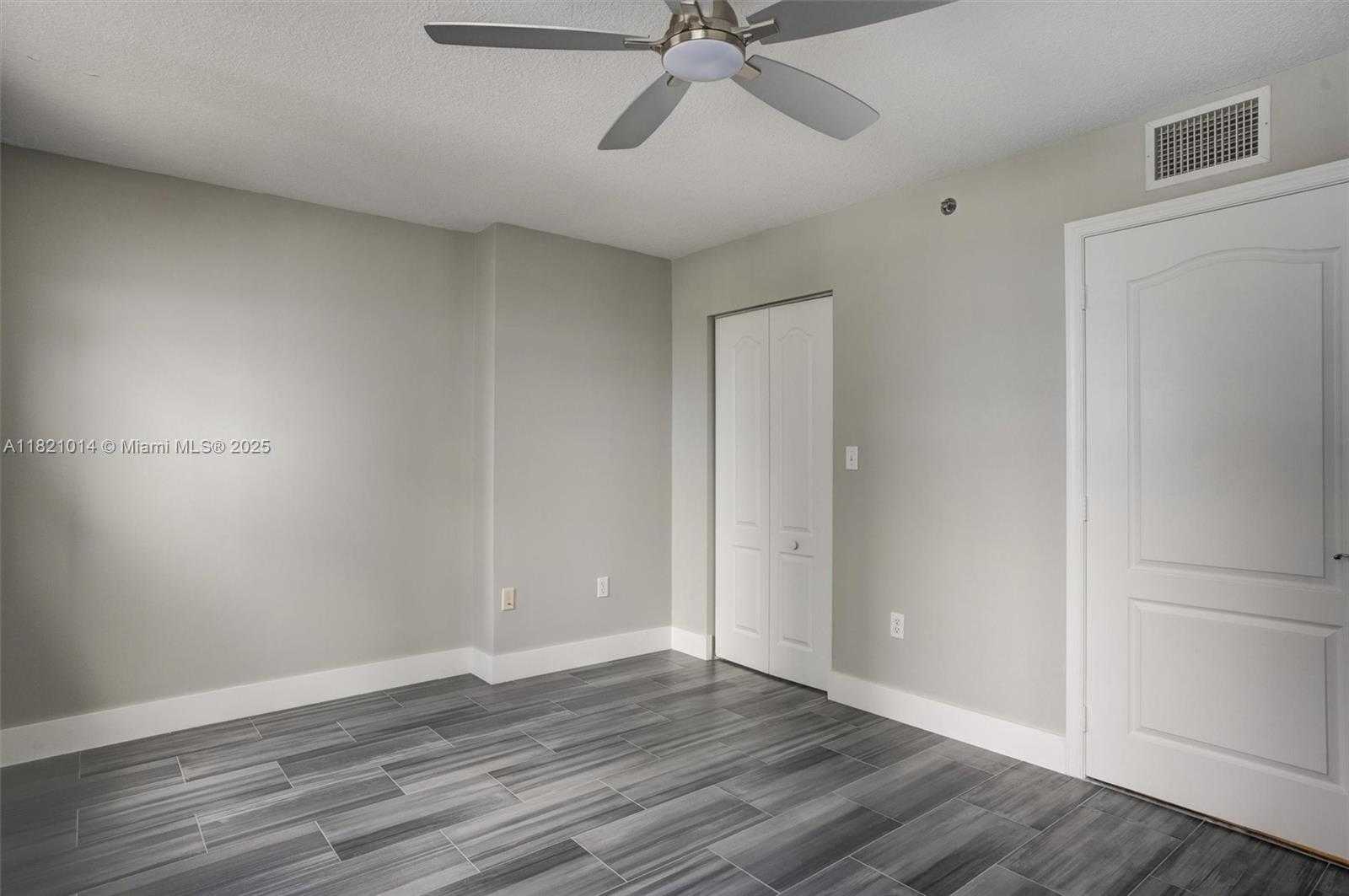 Small Image of 1200 BRICKELL BAY DR #2501, Miami Number 21