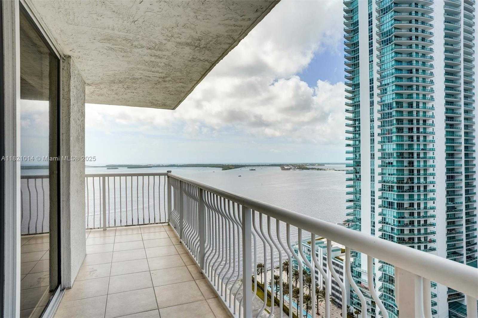 Small Image of 1200 BRICKELL BAY DR #2501, Miami Number 3