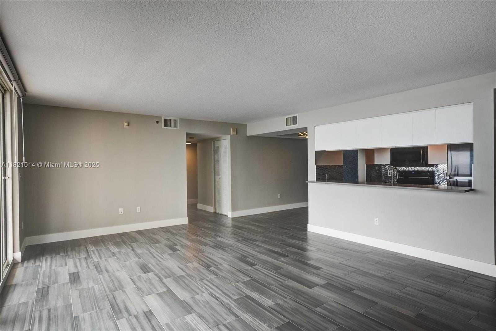 Small Image of 1200 BRICKELL BAY DR #2501, Miami Number 6