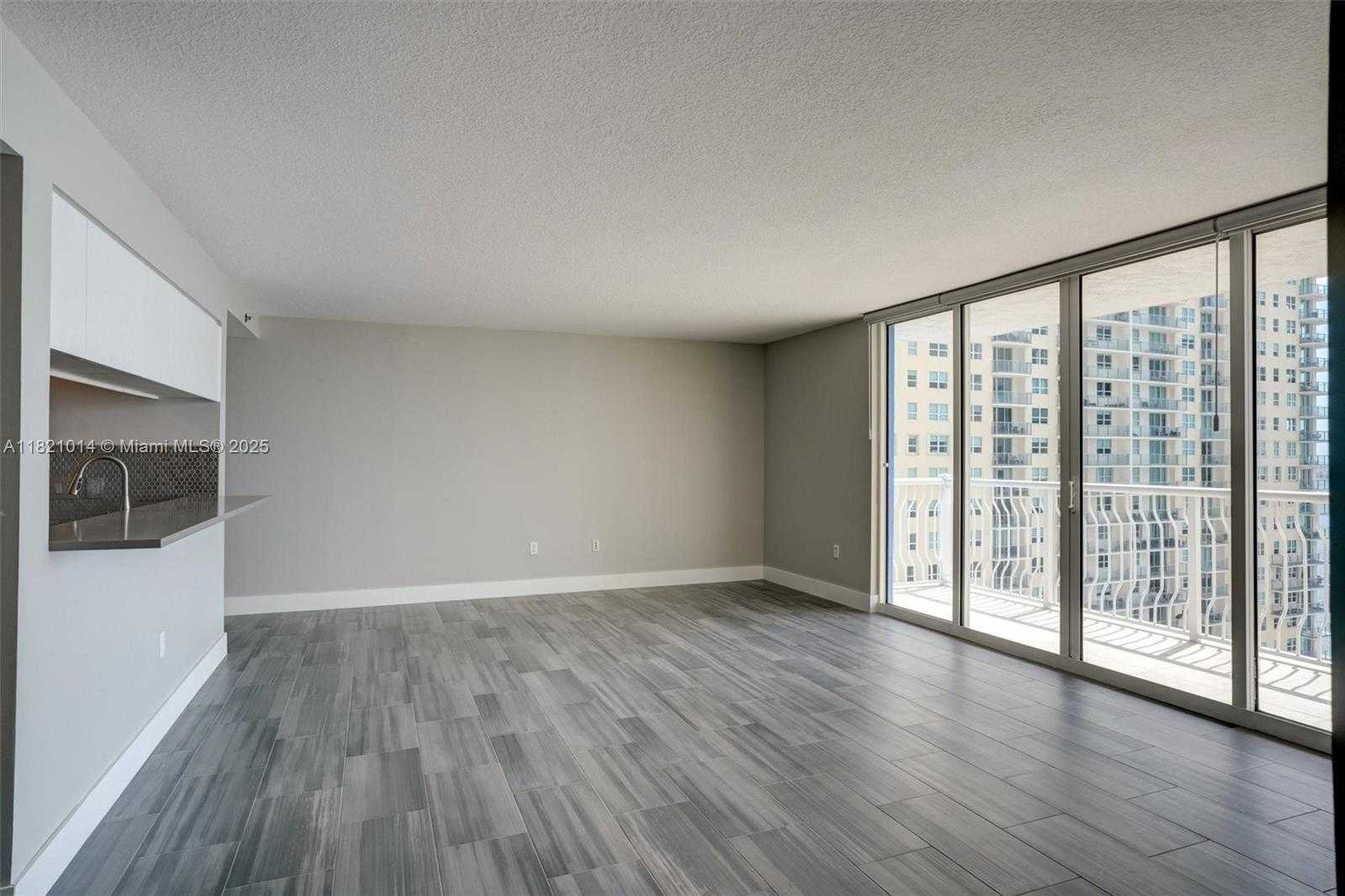 Small Image of 1200 BRICKELL BAY DR #2501, Miami Number 9