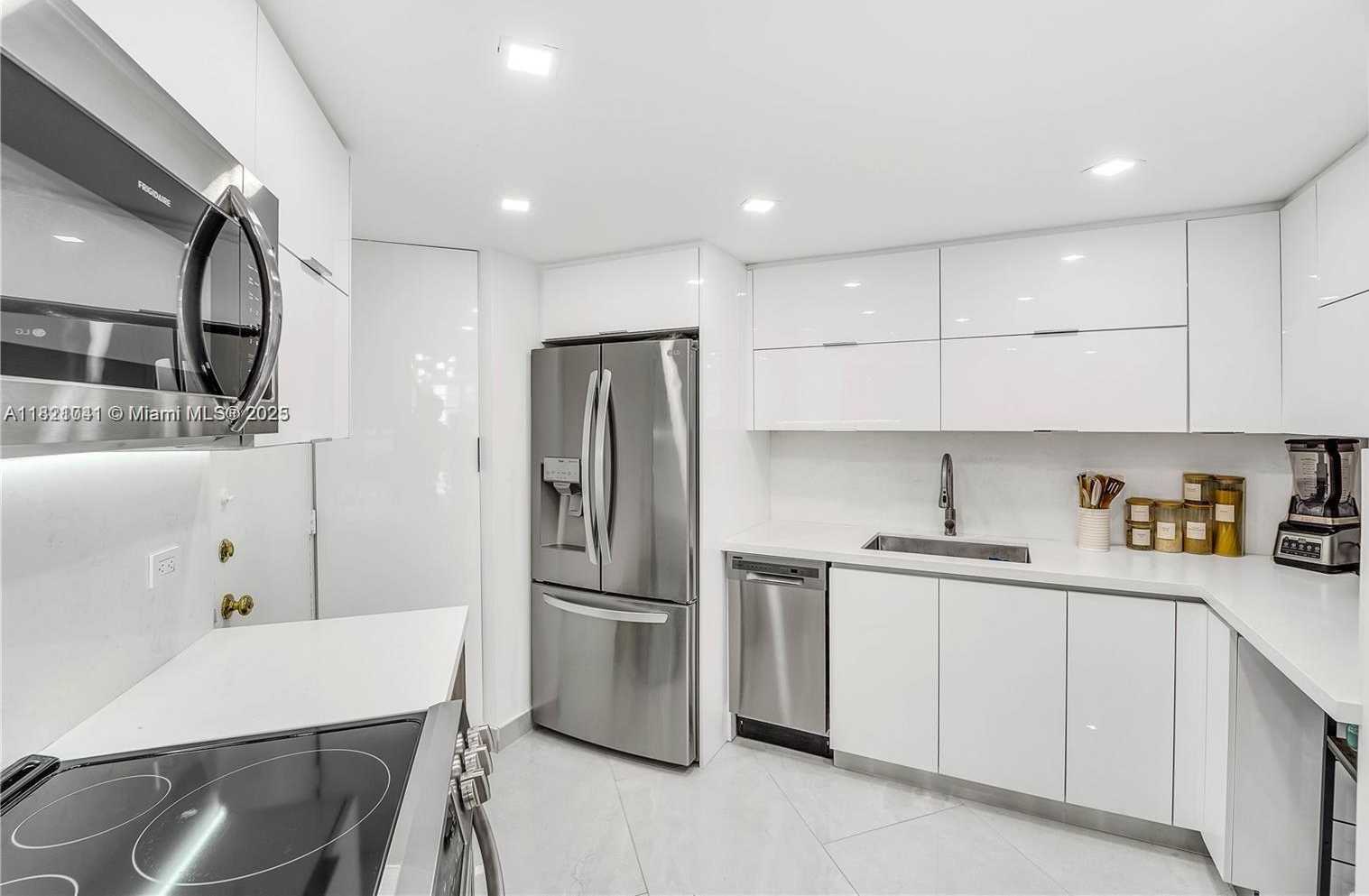 Small Image of 999 BRICKELL BAY DR #711, Miami Number 2