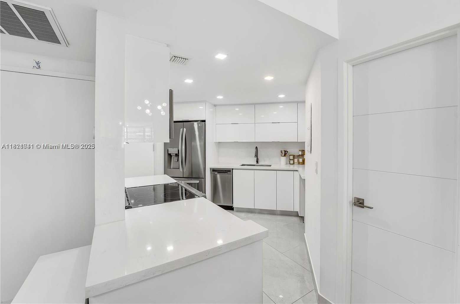 Small Image of 999 BRICKELL BAY DR #711, Miami Number 3