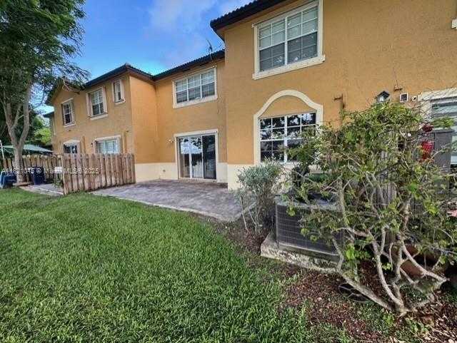 Small Image of 9267 SOUTH WEST 227TH ST #5-8, Cutler Bay Number 3