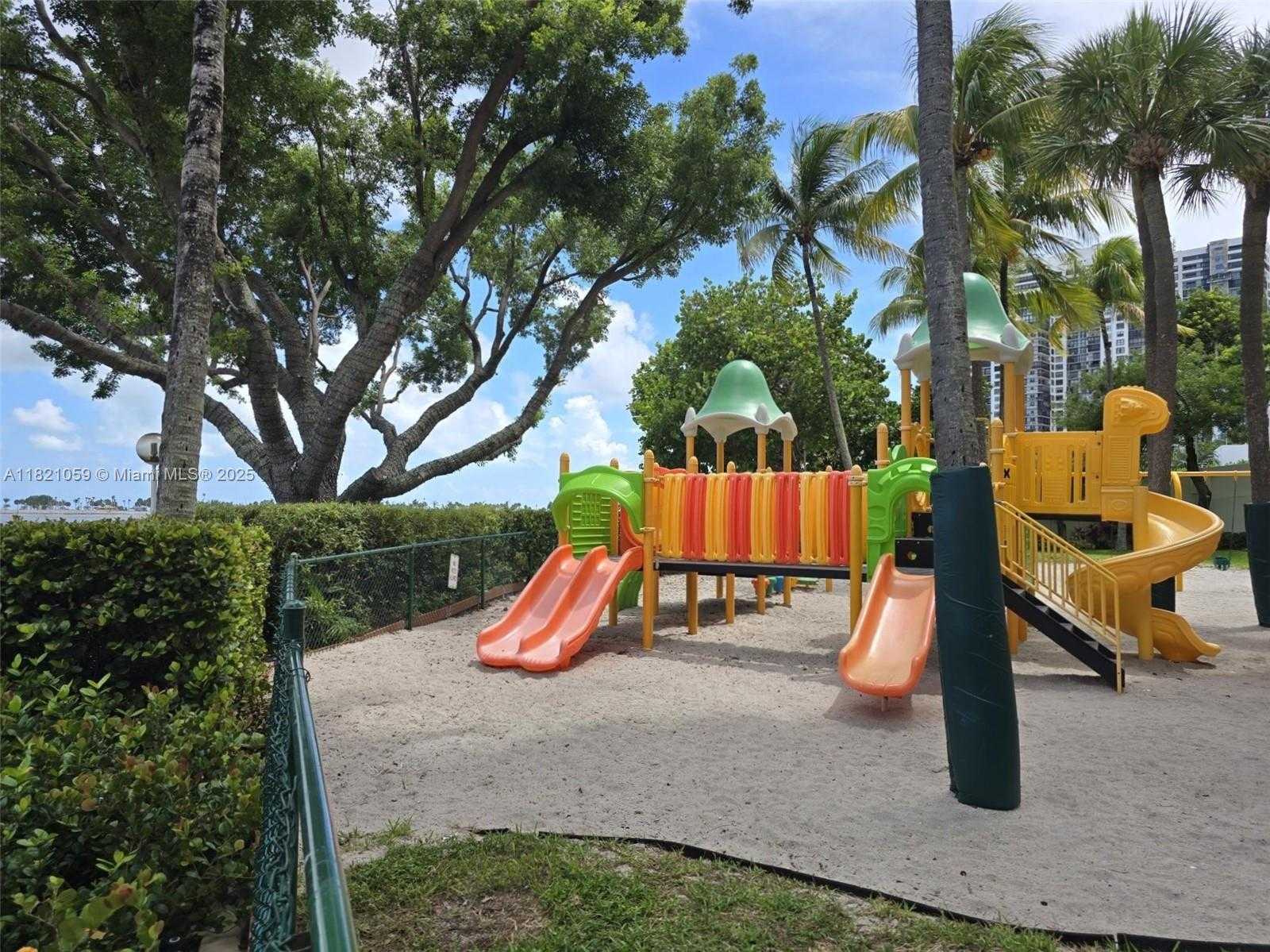 Small Image of 1901 BRICKELL AVE #B1508, Miami Number 29
