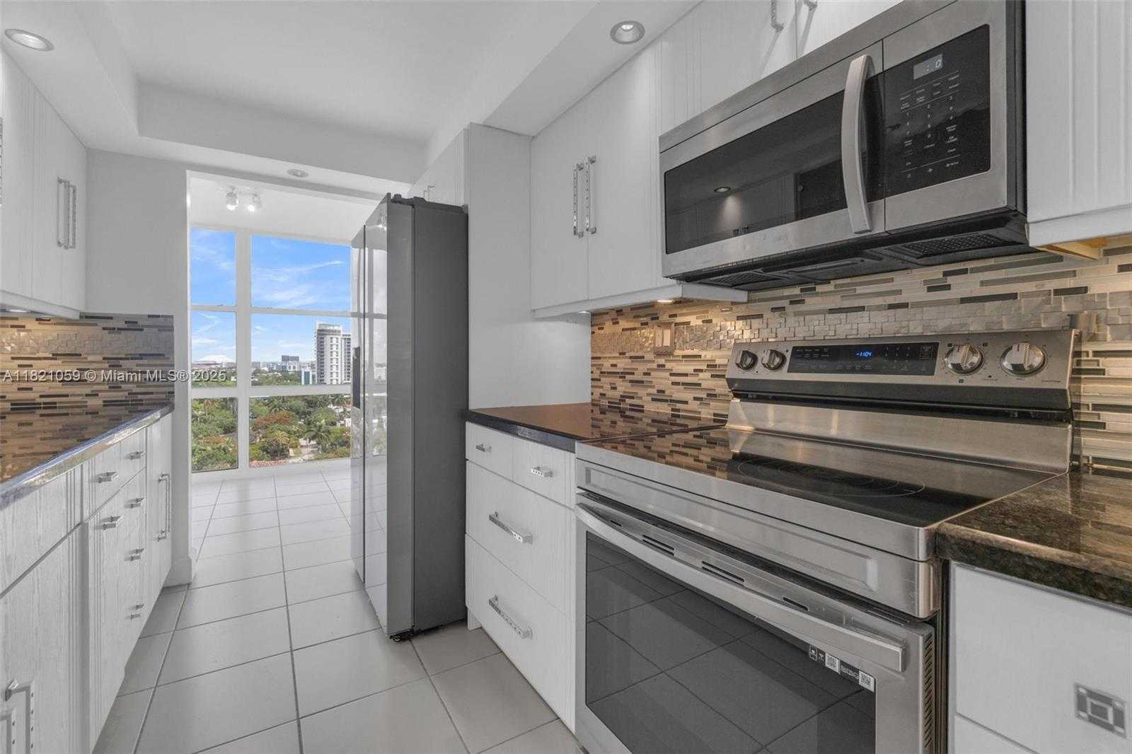 Small Image of 1901 BRICKELL AVE #B1508, Miami Number 3
