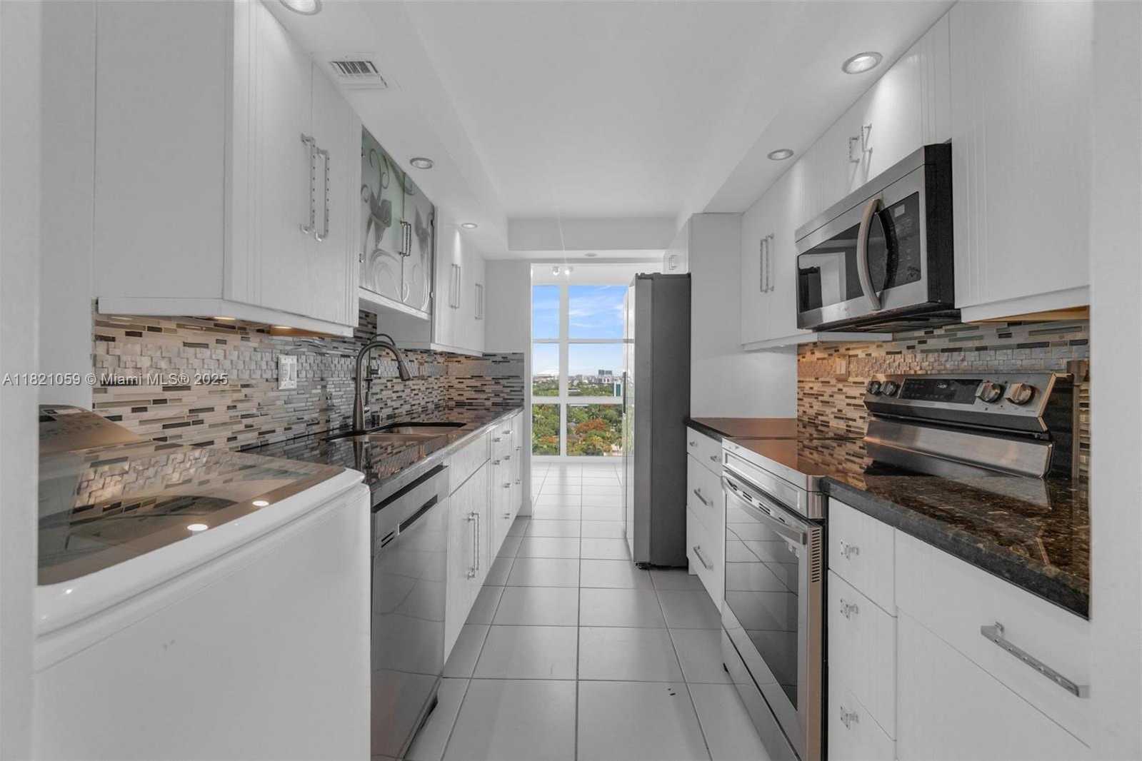 Small Image of 1901 BRICKELL AVE #B1508, Miami Number 4