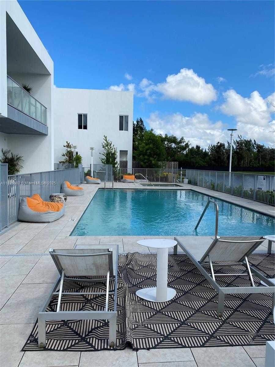 Small Image of 7227 NORTH WEST 103RD PATH, Doral Number 17