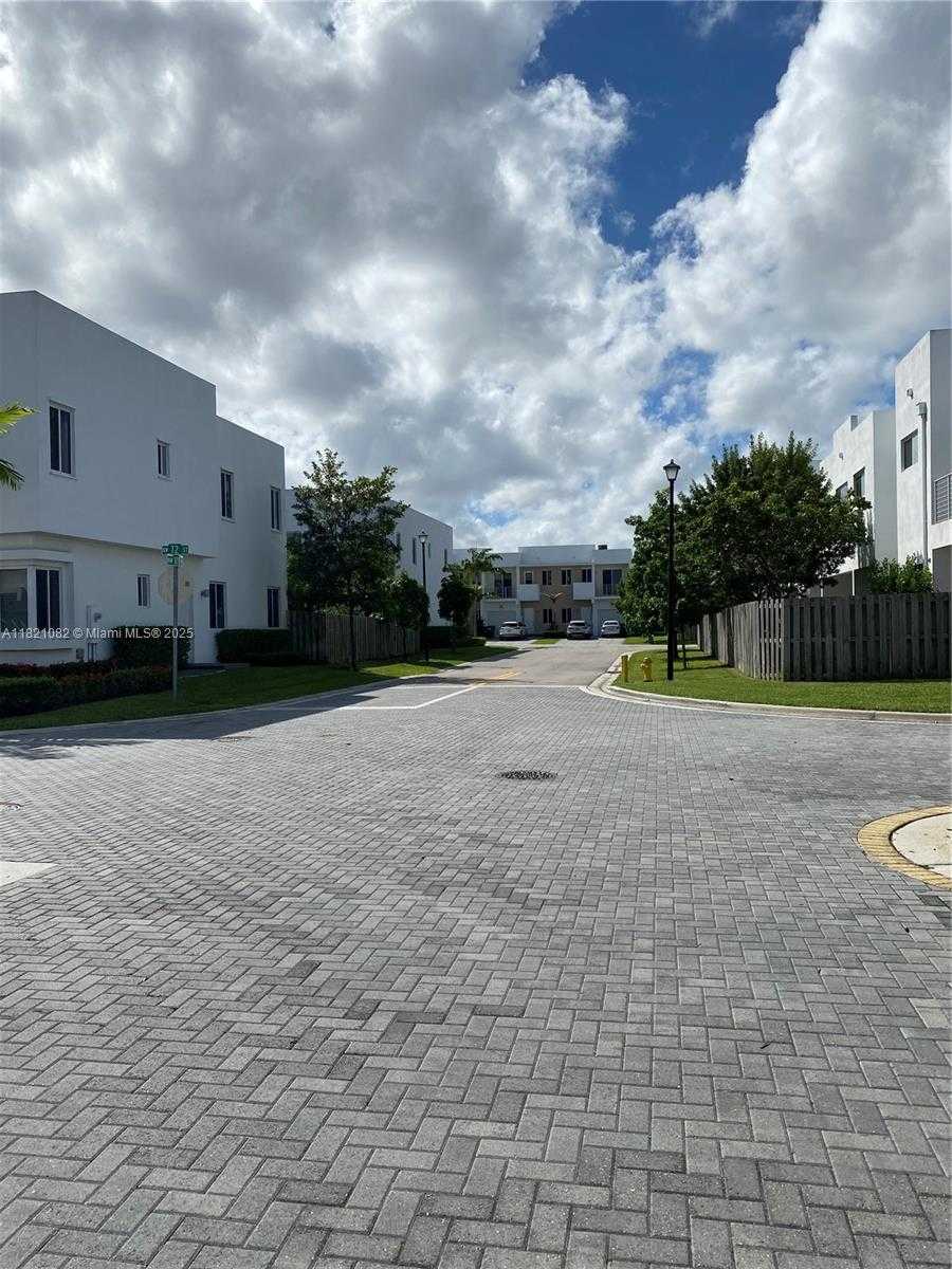 Small Image of 7227 NORTH WEST 103RD PATH, Doral Number 2