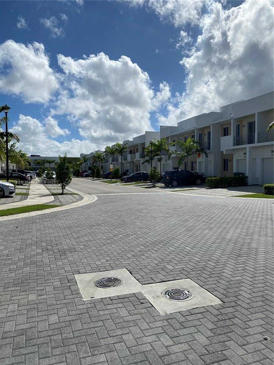 Small Image of 7227 NORTH WEST 103RD PATH, Doral Number 3