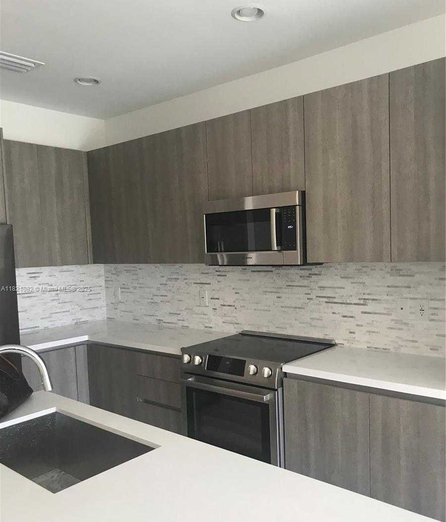 Small Image of 7227 NORTH WEST 103RD PATH, Doral Number 6