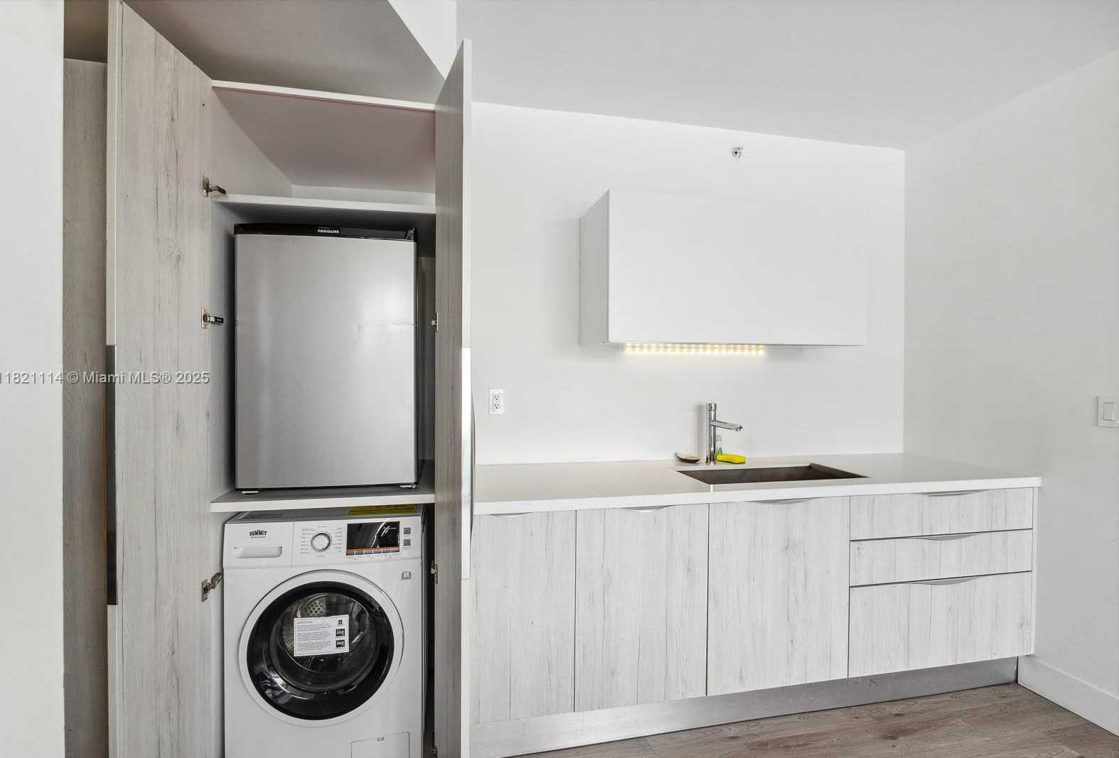 Small Image of 6080 COLLINS AVE #302, Miami Beach Number 12
