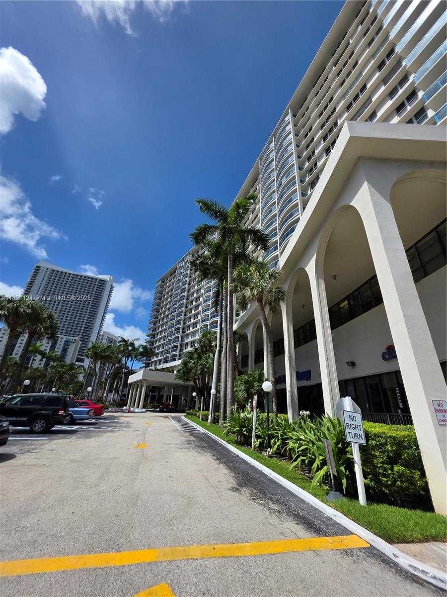 Small Image of 3800 SOUTH OCEAN DR #425, Hollywood Number 3