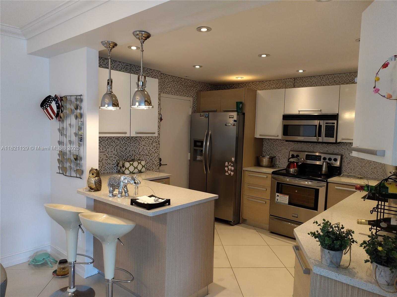Small Image of 575 CRANDON BLVD #706, Key Biscayne Number 2