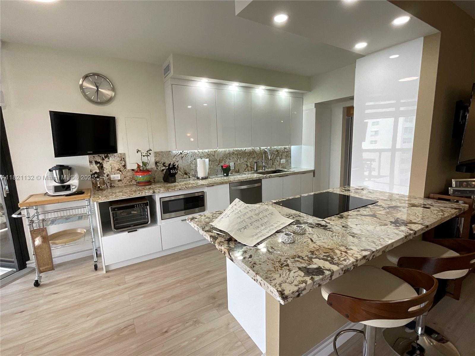 Small Image of 20191 EAST COUNTRY CLUB DR #1903, Aventura Number 2