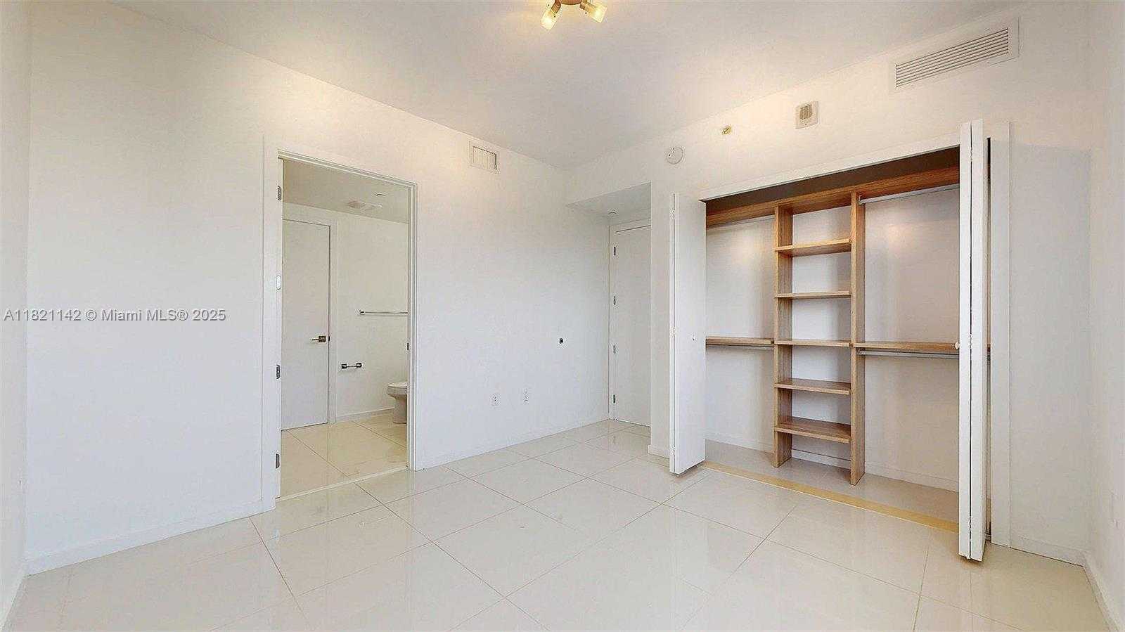Small Image of 5300 PASEO BLVD #1701, Doral Number 27