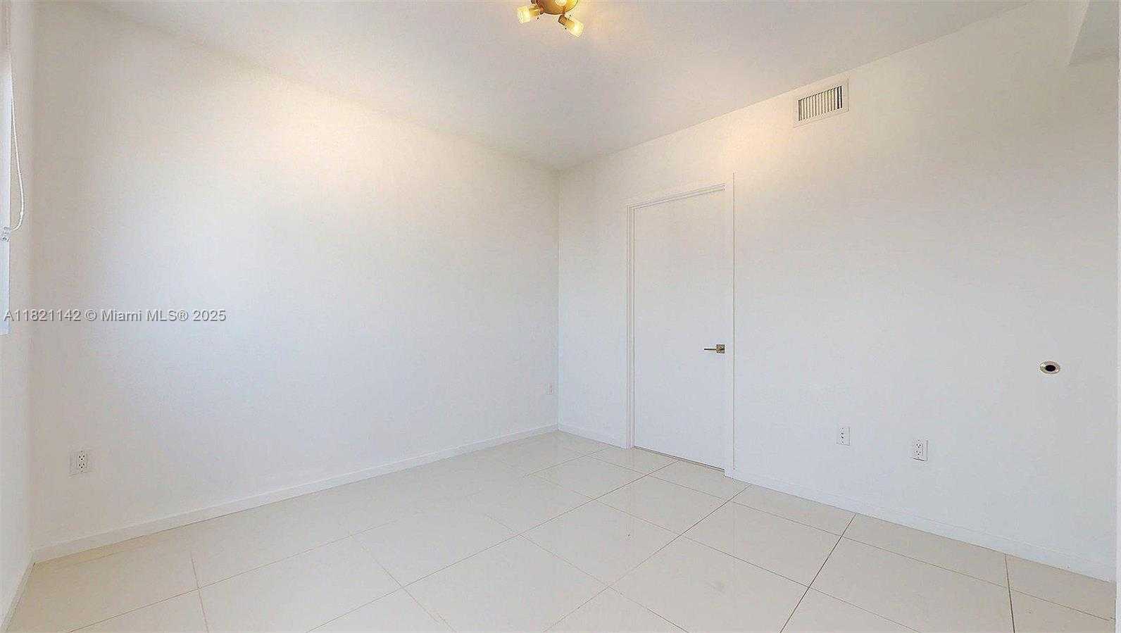 Small Image of 5300 PASEO BLVD #1701, Doral Number 28