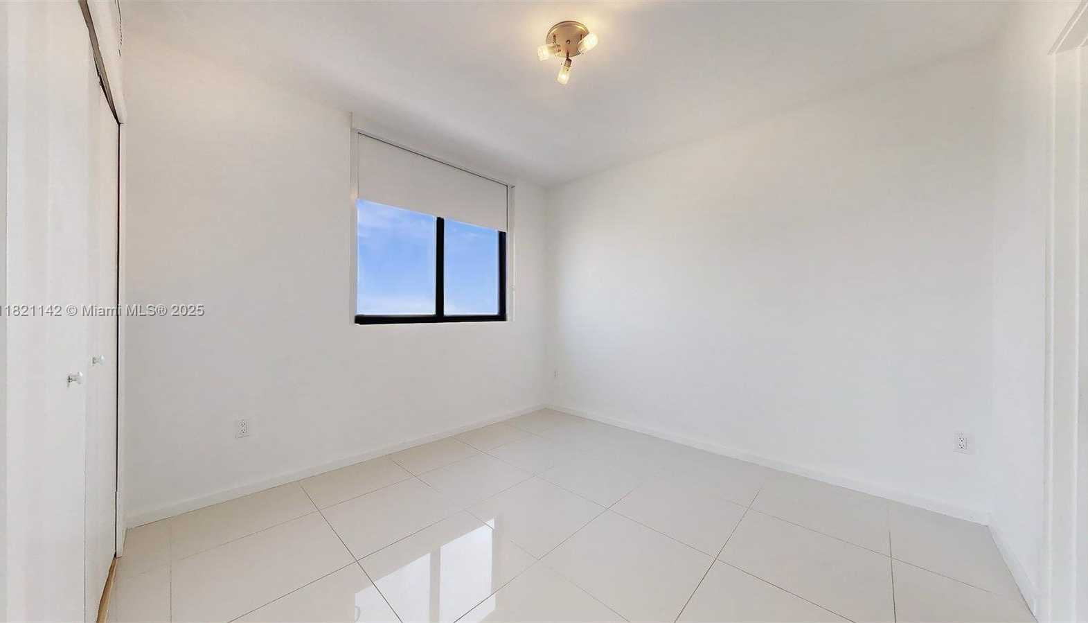 Small Image of 5300 PASEO BLVD #1701, Doral Number 30