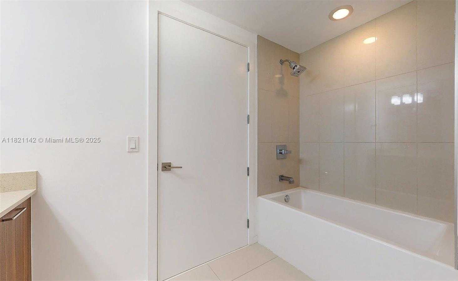 Small Image of 5300 PASEO BLVD #1701, Doral Number 31