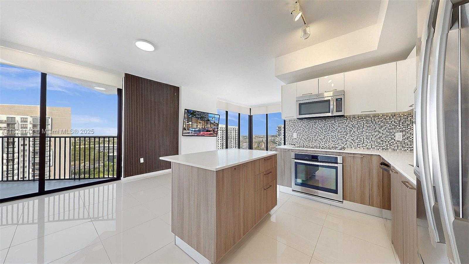 Small Image of 5300 PASEO BLVD #1701, Doral Number 4