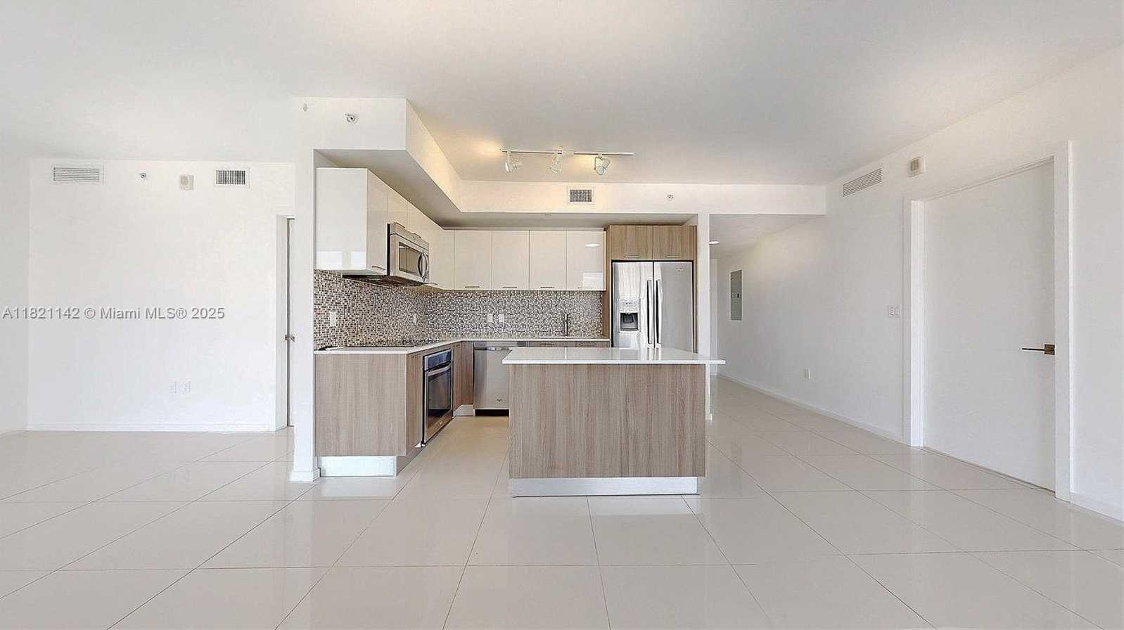 Small Image of 5300 PASEO BLVD #1701, Doral Number 7