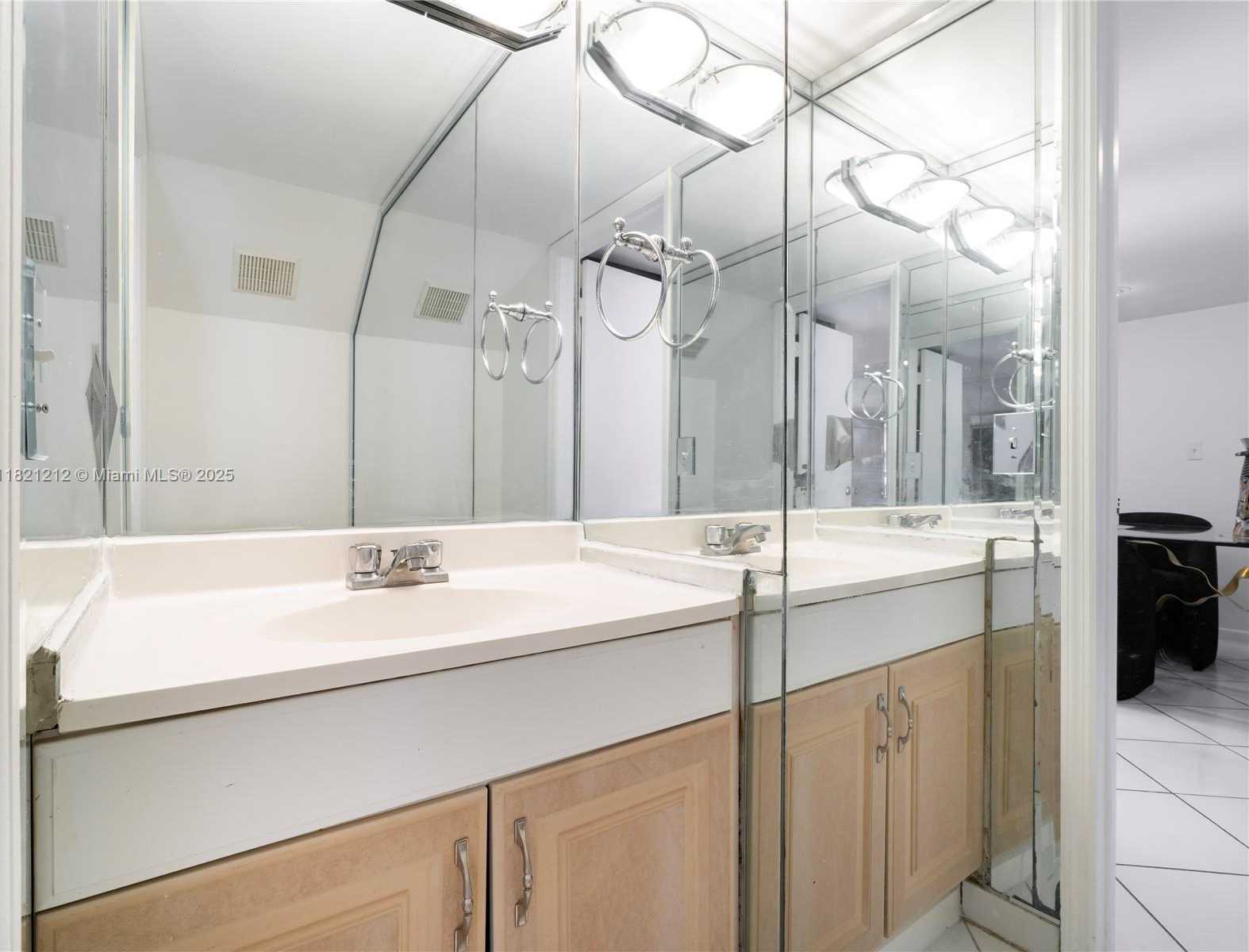 Small Image of 7787 SOUTH WEST 102ND LN, Miami Number 13