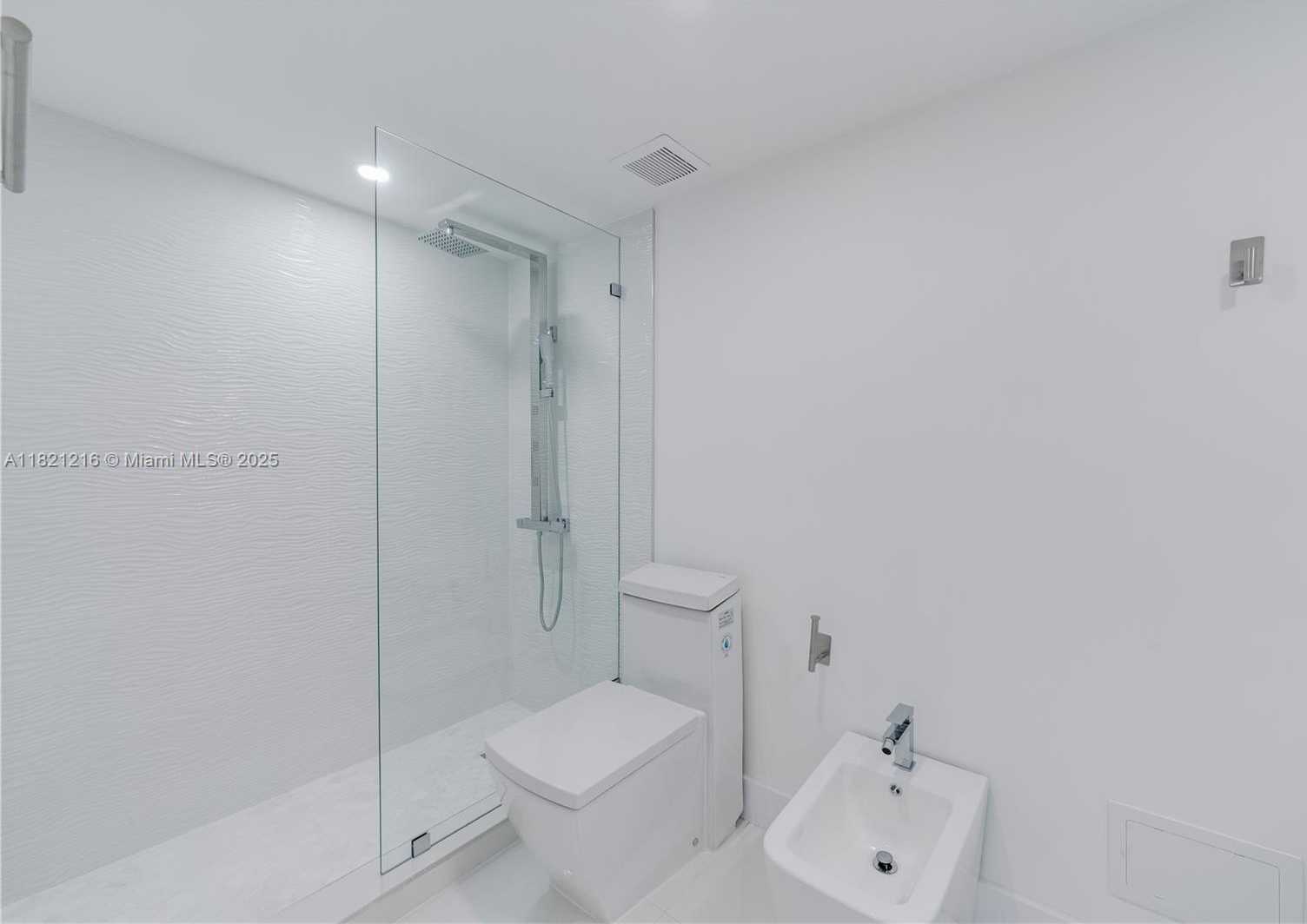 Small Image of 7601 EAST TREASURE DR #2305, North Bay Village Number 25