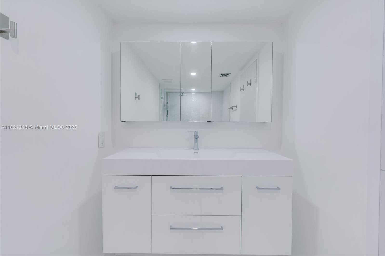 Small Image of 7601 EAST TREASURE DR #2305, North Bay Village Number 26