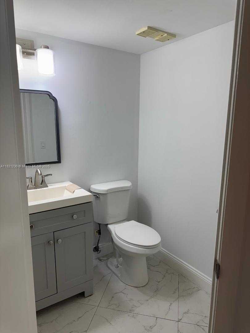 Small Image of 15495 NORTH MIAMI LAKEWAY N #102, Miami Lakes Number 10