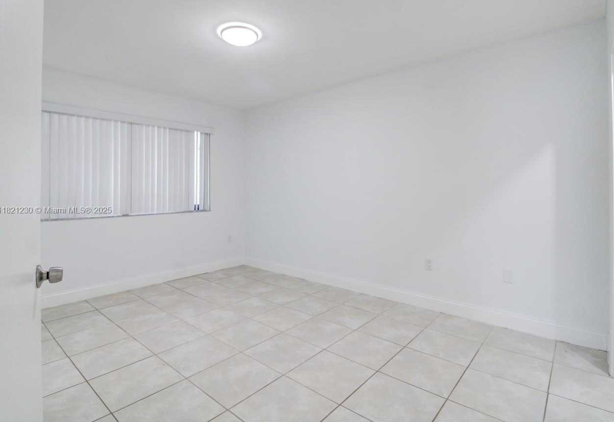 Small Image of 15495 NORTH MIAMI LAKEWAY N #102, Miami Lakes Number 14