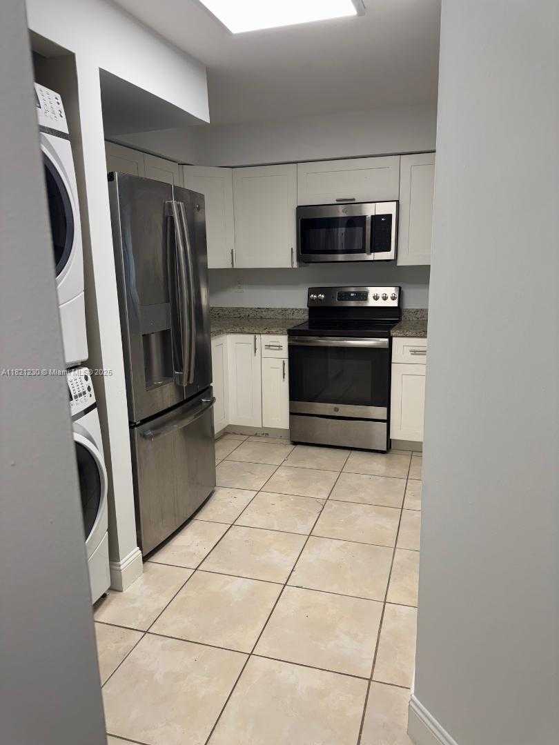 Small Image of 15495 NORTH MIAMI LAKEWAY N #102, Miami Lakes Number 6