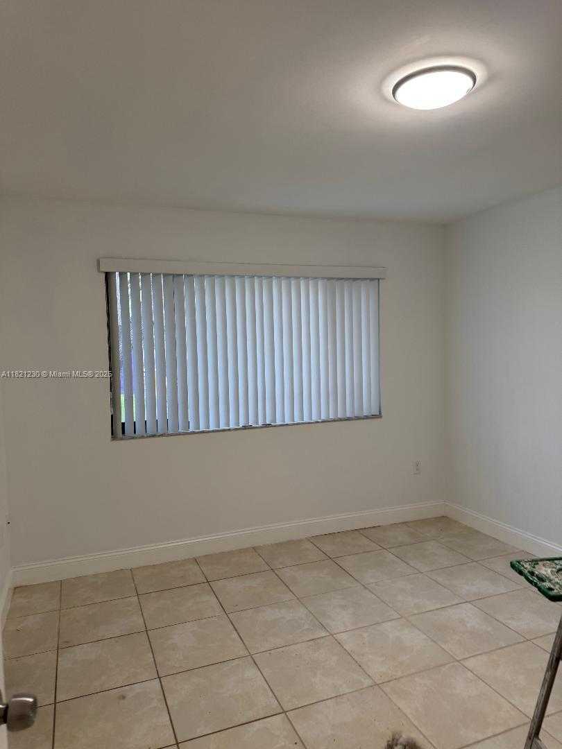 Small Image of 15495 NORTH MIAMI LAKEWAY N #102, Miami Lakes Number 8